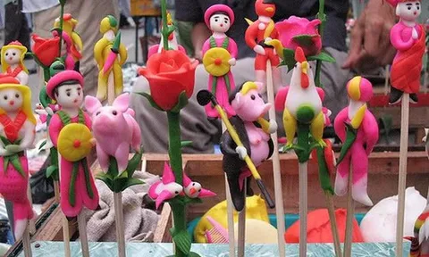 Tò he mỗi cái một đồng…